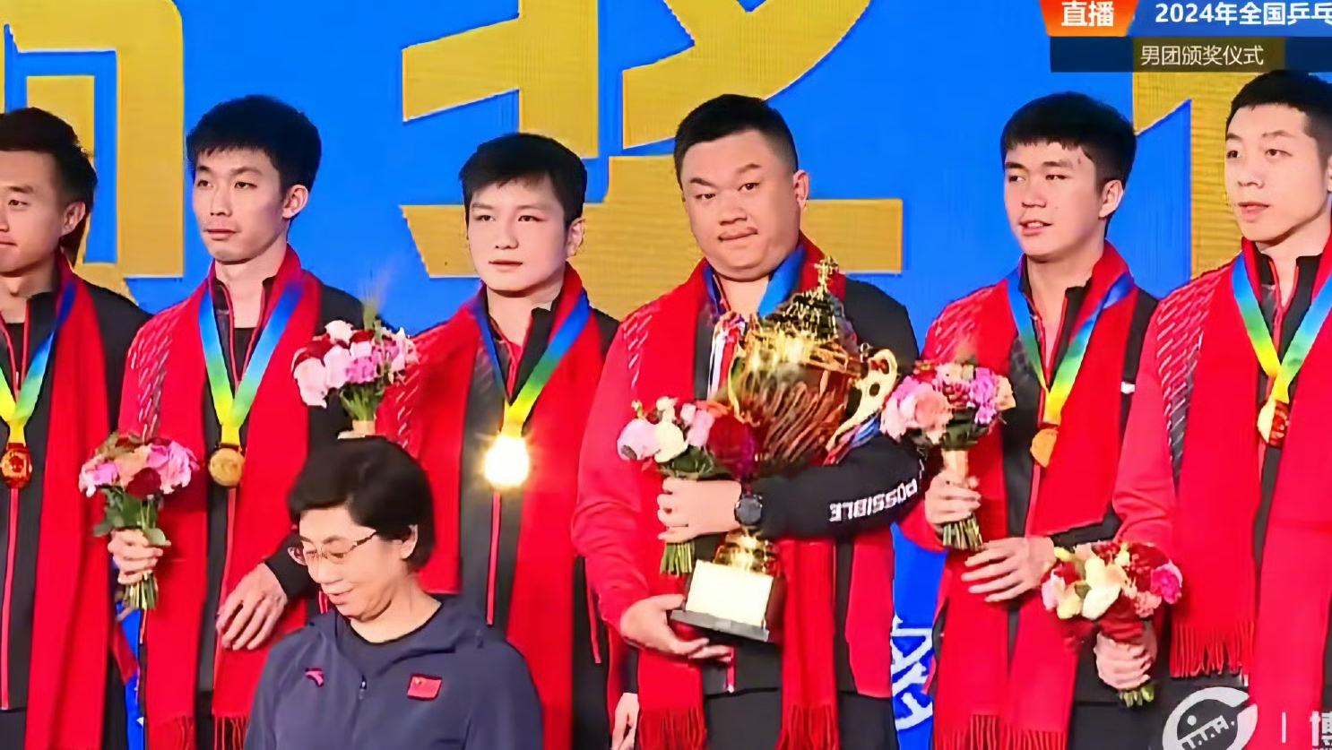 乒乓球赛场上风起云涌，选手技压群雄夺冠的简单介绍
